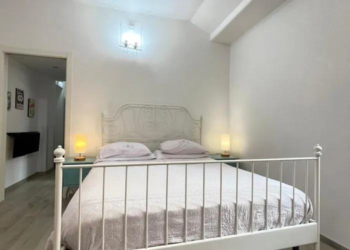Delizioso In Via Di Monte Apartment